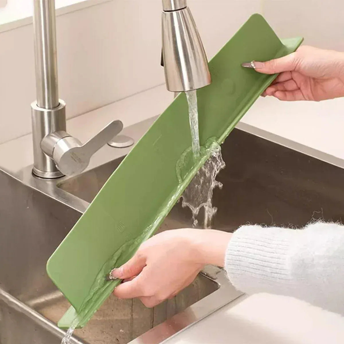 Waterproof Silicone Kitchen Sink Splash Guard – Anti-Splash Water Deflector